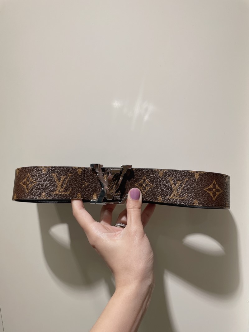 l0vis Vvtt0n belts